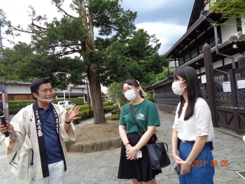 Takayama: Old Town Guided Walking Tour min. Free Cancellation and Flexible Booking Options