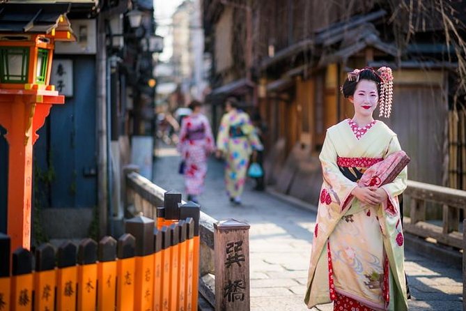 Gion and Fushimi Inari Shrine Kyoto Highlights With Government-Licensed Guide - Geisha Culture Insights