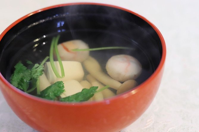 Authentic Seasonal Japanese Home Cooking Lesson With a Charming Local in Kyoto - Host Details and Home Setting