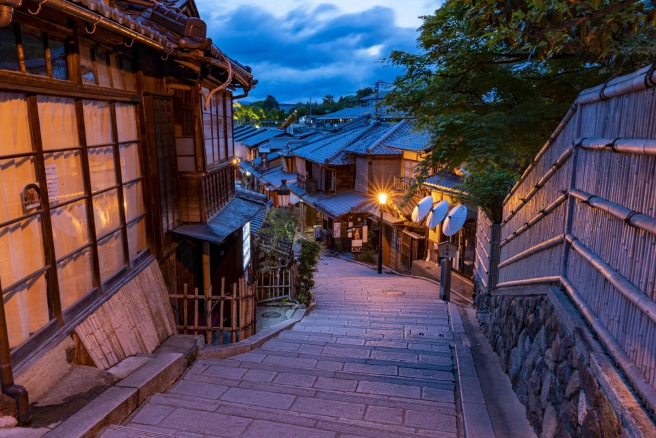 Kyoto: Gion Night Walk (Incl Drink & Souvenir Gift) - Meeting Point and Tour Logistics