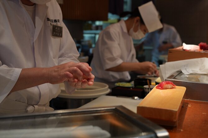 Tsukiji Market Eating Tour, Authentic Sushi & Sake Comparison - Guide Expertise