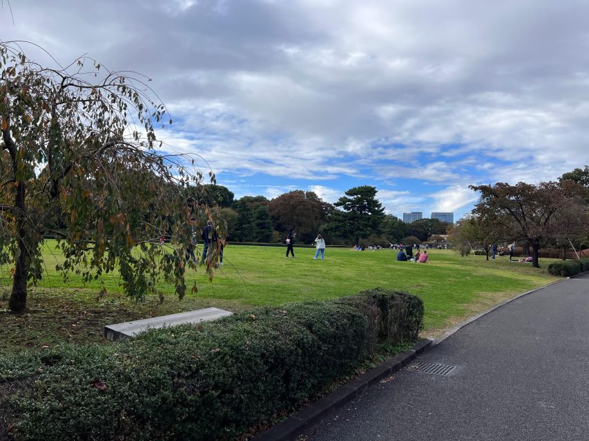 Tokyo: Audio Guide of Tokyo Imperial Palace - Common questions